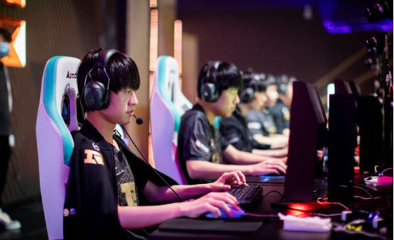 球员之间形 球员之间形